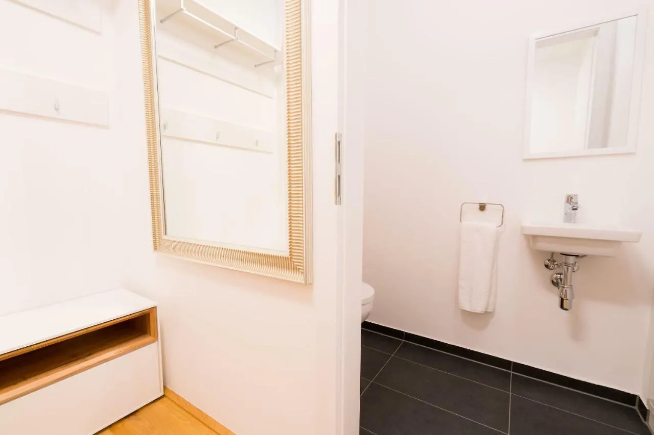 Vienna Residence, Kagran - United Nations Apartment
